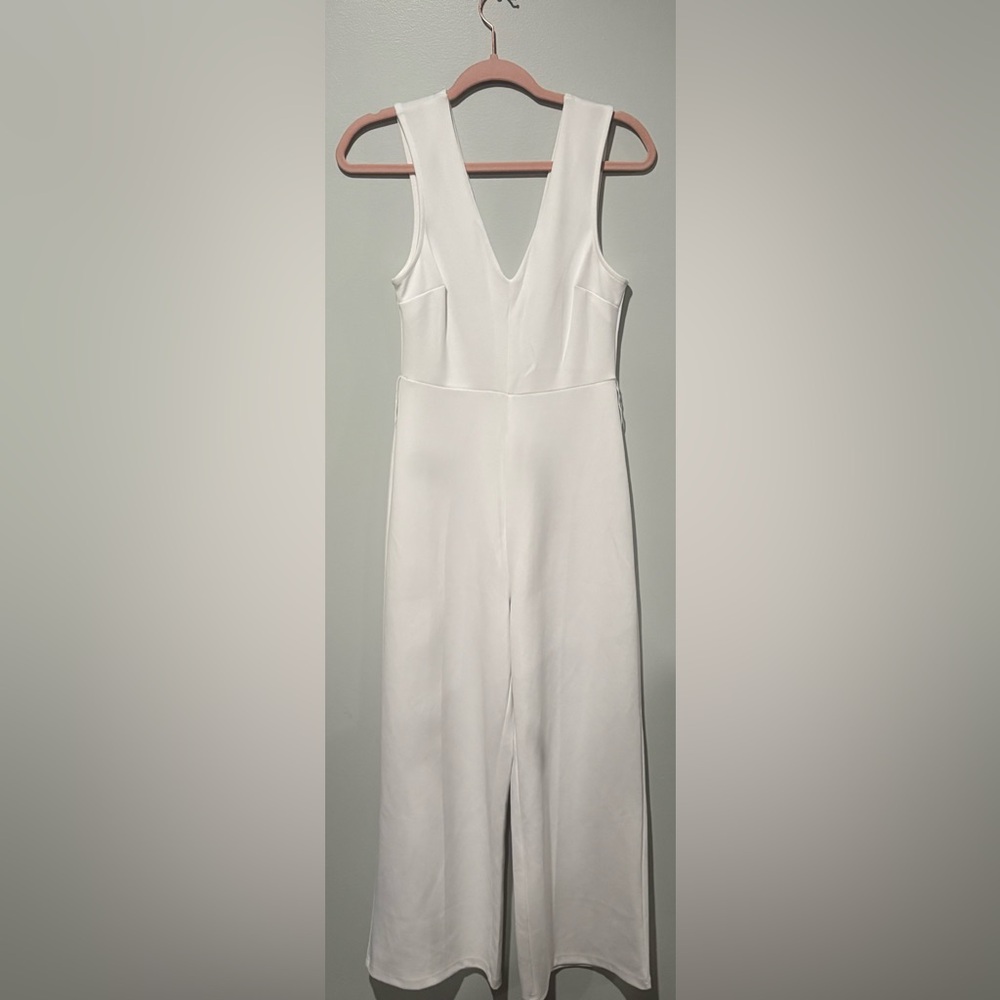 Leith Sleek White Garment